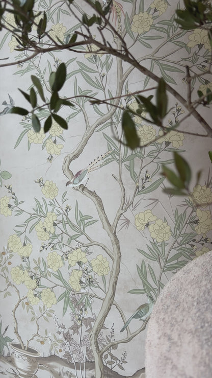 Vintage Chinoiserie Botanical Wallpaper – Peel and Stick Floral Bird Wall Mural in Neutral Beige
